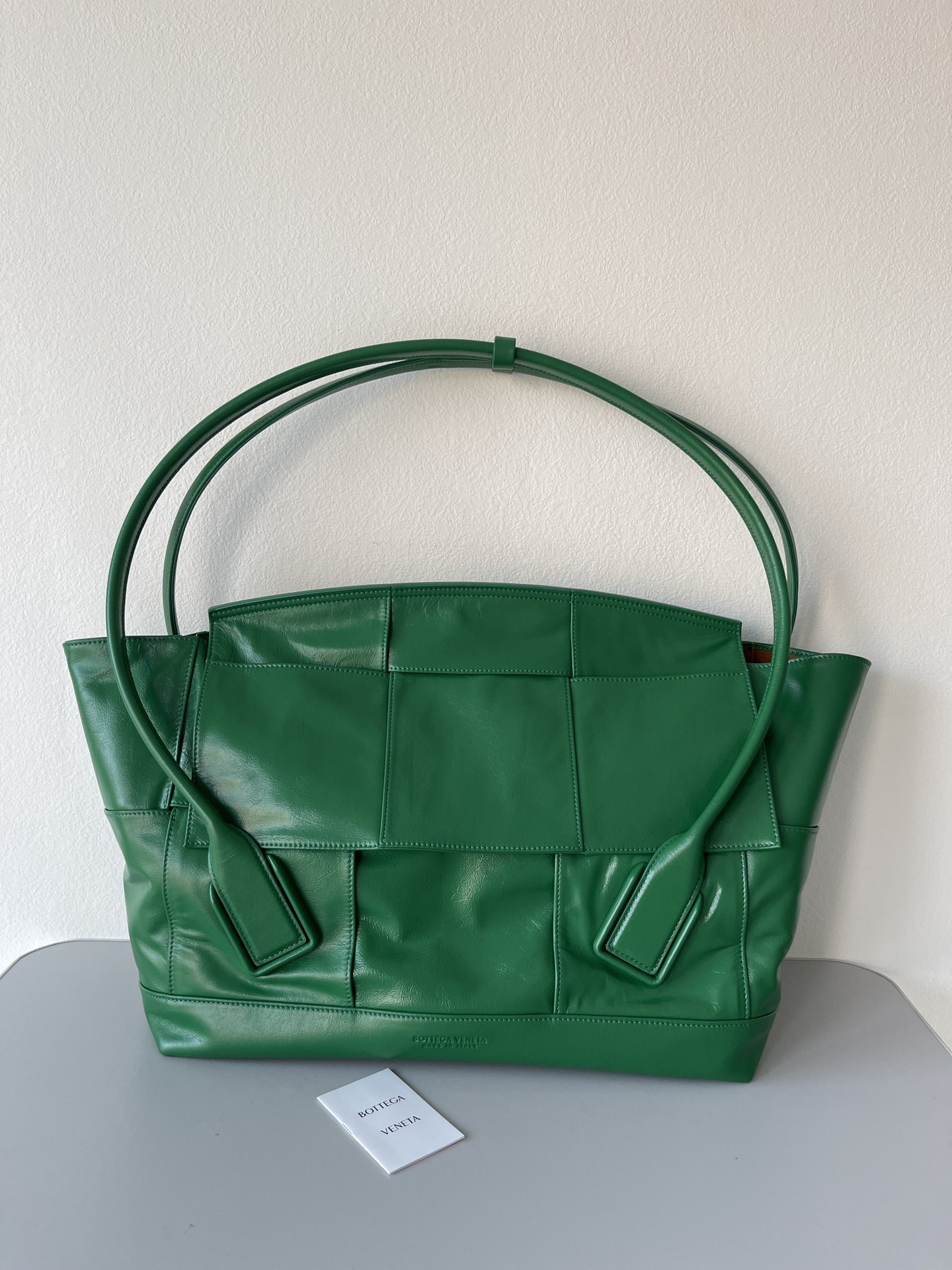 bo*te*ga Ve*ne*ta arco