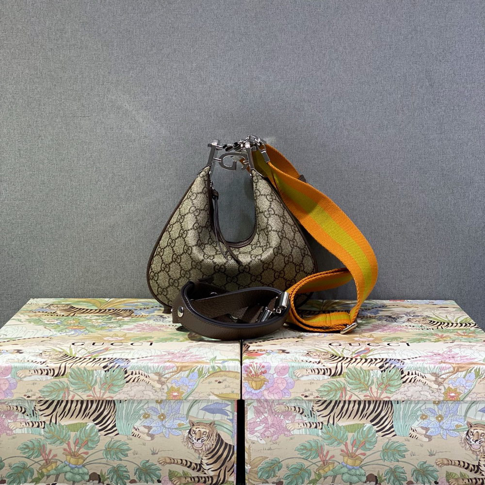 G*u*i attache small shoulder bag