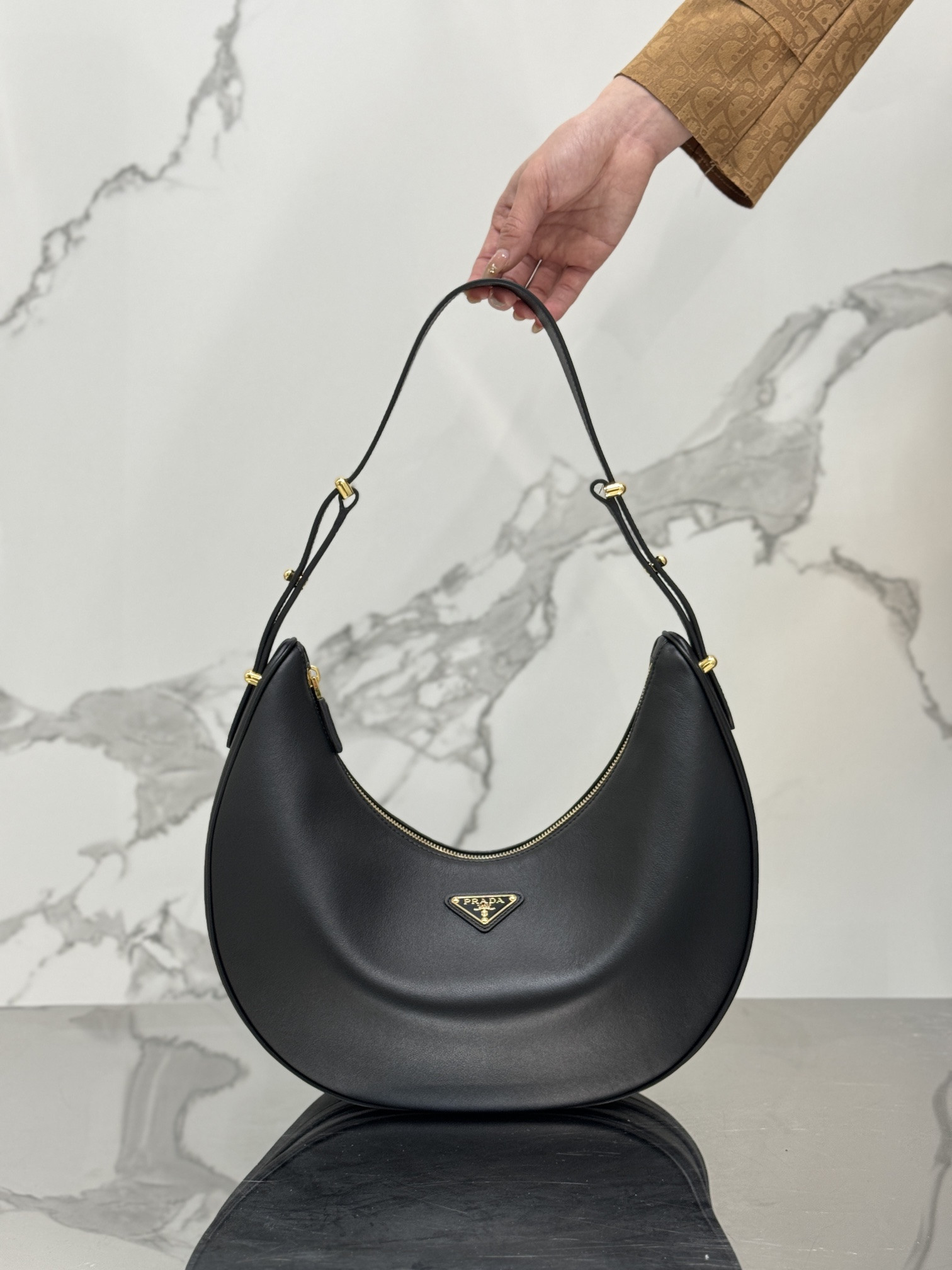 Pra*a arqué leather shoulder bag-35*22.5*8cm