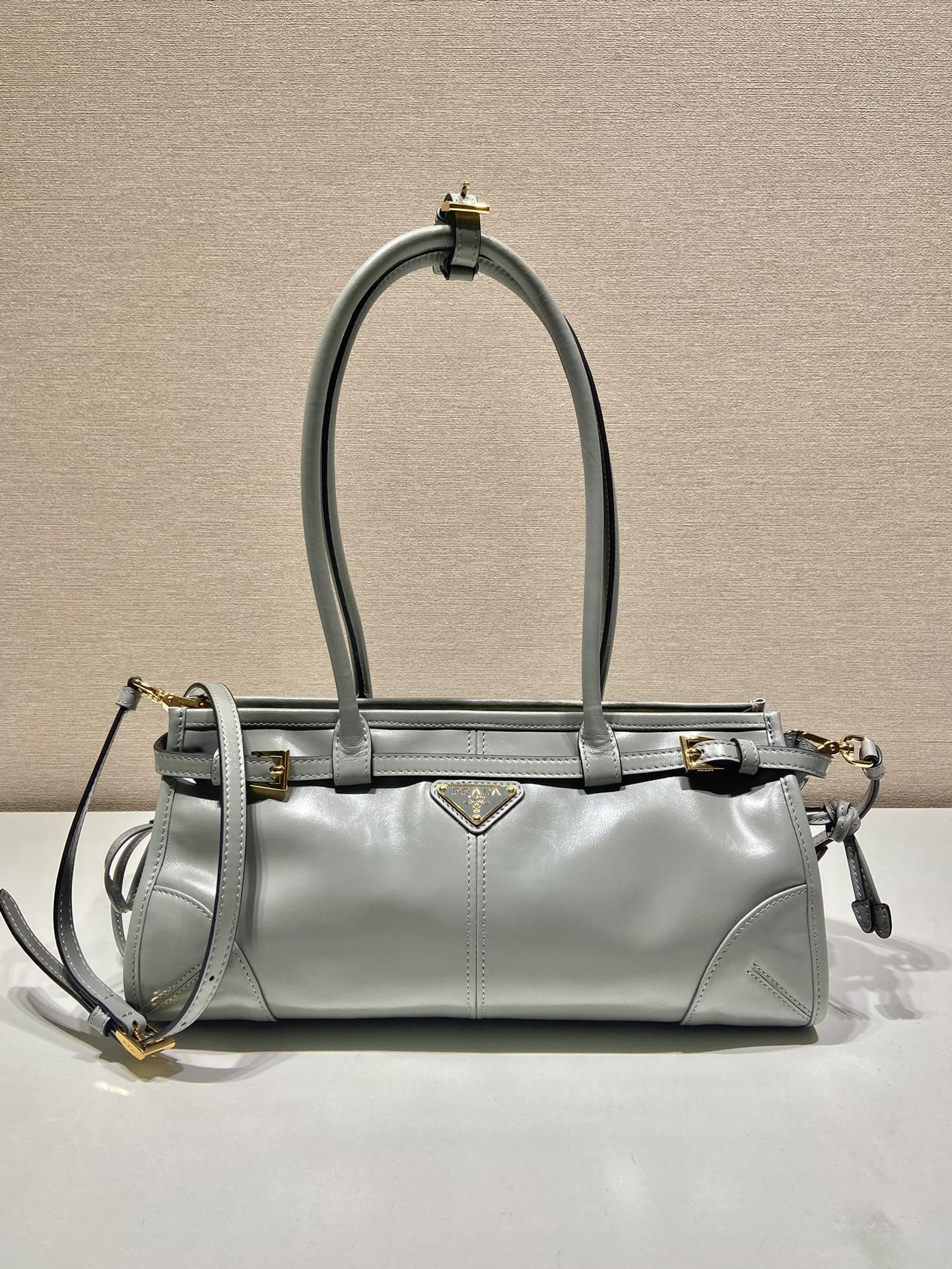 Pra*a medium leather handbag